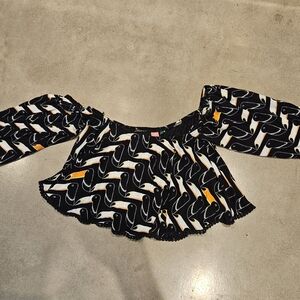 Tucan printed, off shoulder  crop top.  Flat friendly!